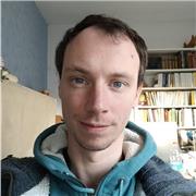 enseignant d'élémentaire et titulaire d'une licence de philosophie.